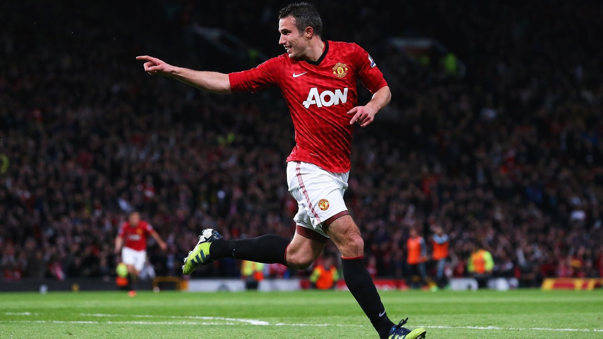 拜仁中场压制破坏比赛节奏取得主动，拜仁中前场