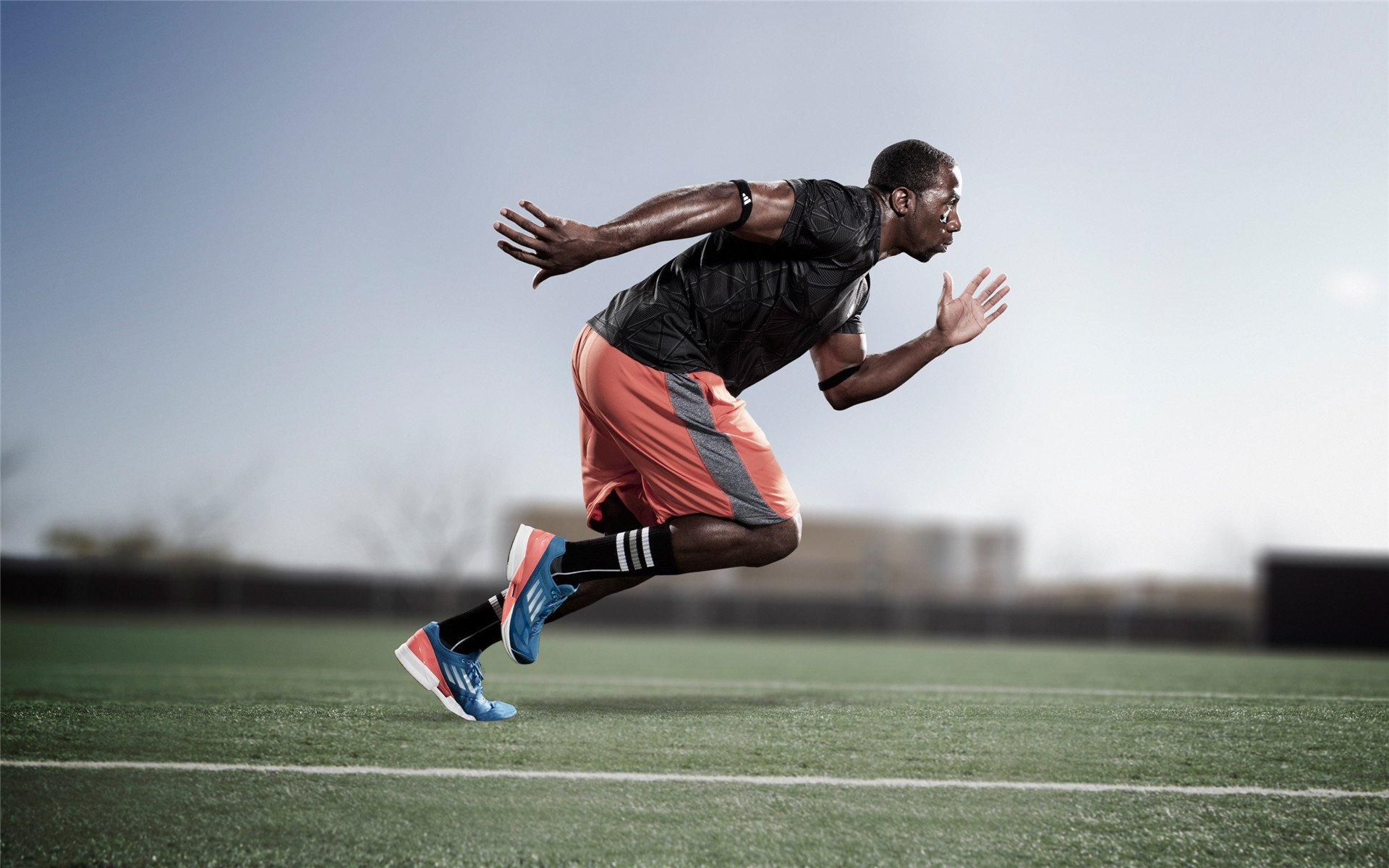 开云体育全站-五大联赛是否通过压缩中场空间提升防守效率，五大联赛中场球员