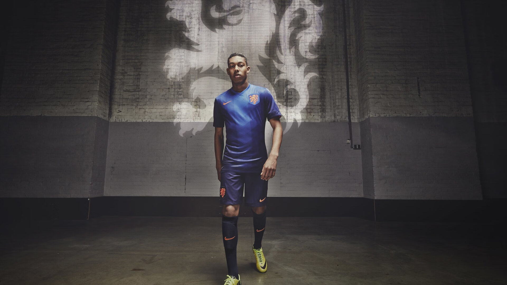 Kering-切尔西门将关键扑救保障球队胜利，切尔西一场比赛报废两门将