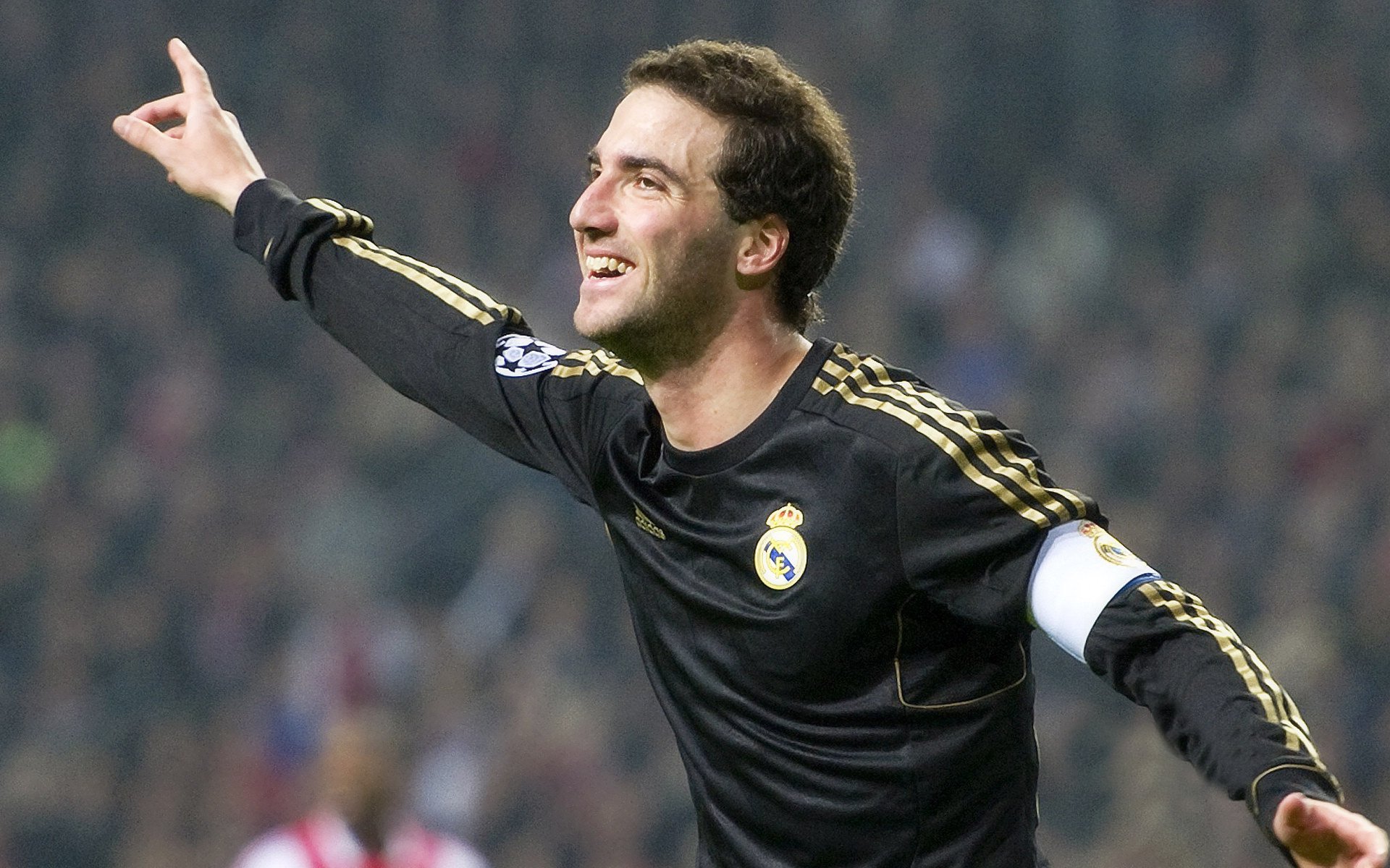 开云娱乐-职业联赛引援机制是否抑制本土发展，lpl引援规则